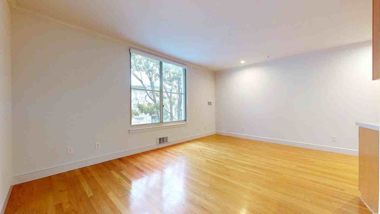 3322 Buchanan St #210 - Photo 5 of 20