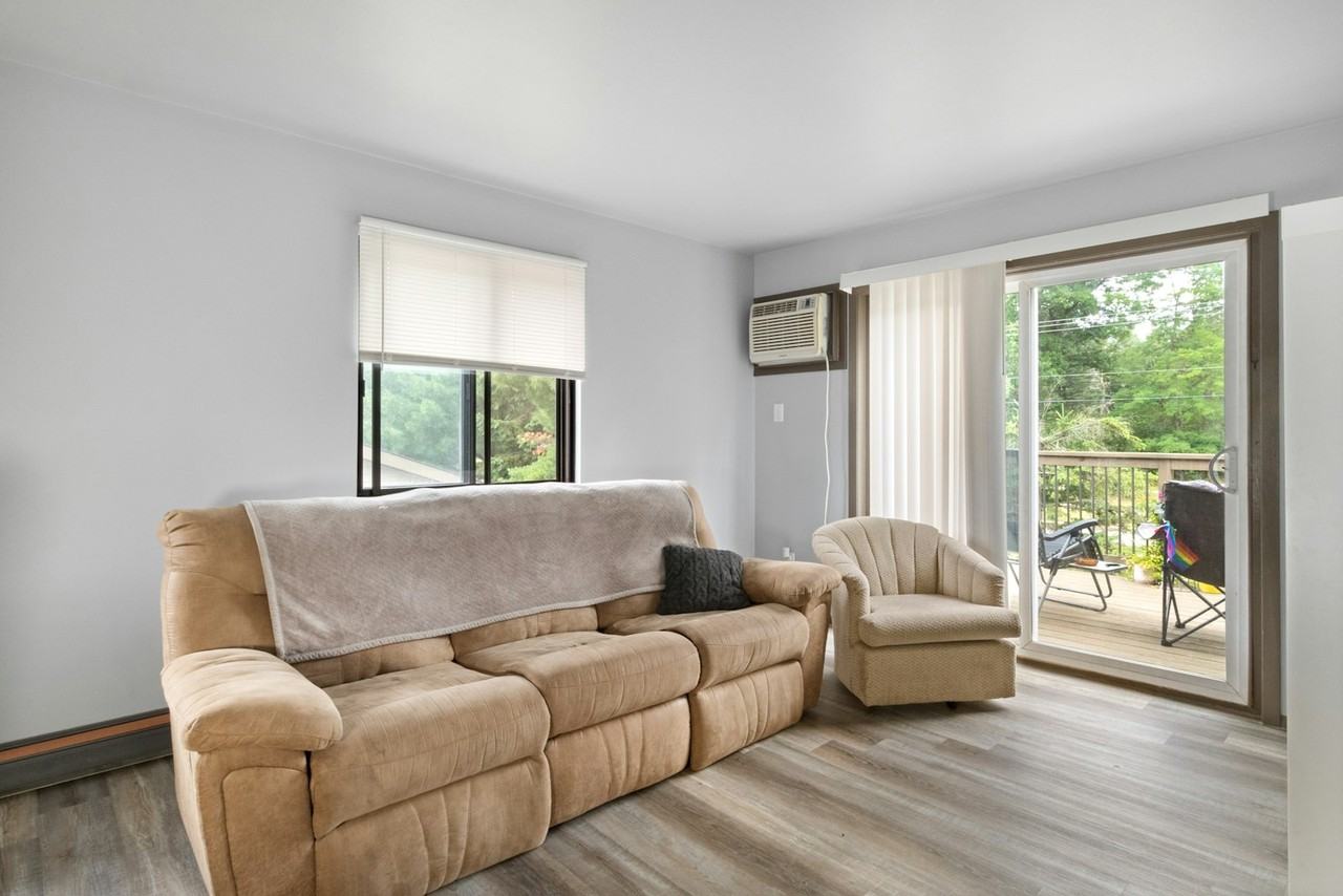 271 Shannon Court, Unit 1 - Photo 4 of 27