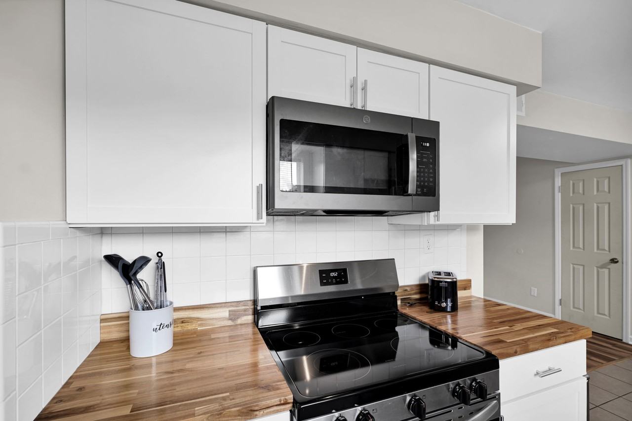 625 Village Ln #B - Photo 3 of 18