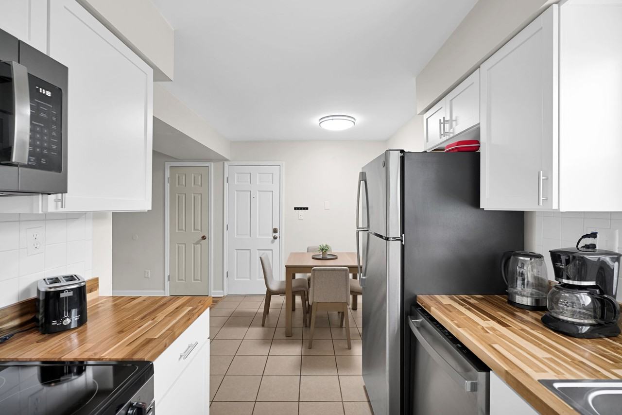 625 Village Ln #B - Photo 5 of 18