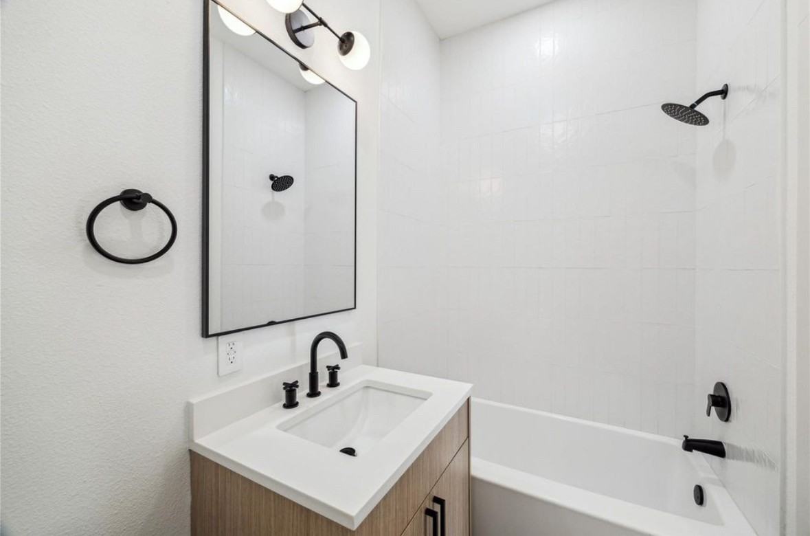 415 Clearwater St #A - Photo 3 of 8