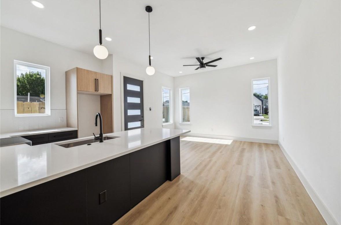 415 Clearwater St #A - Photo 5 of 8