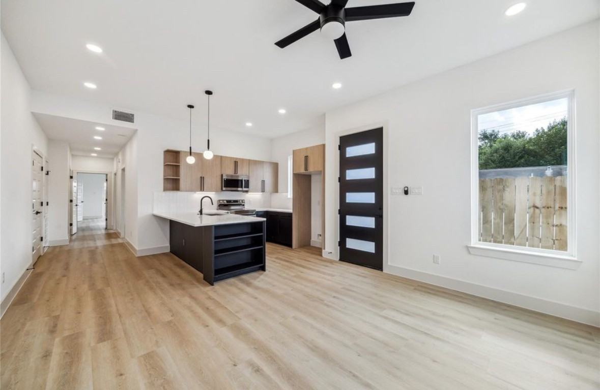 415 Clearwater St #A - Photo 6 of 8