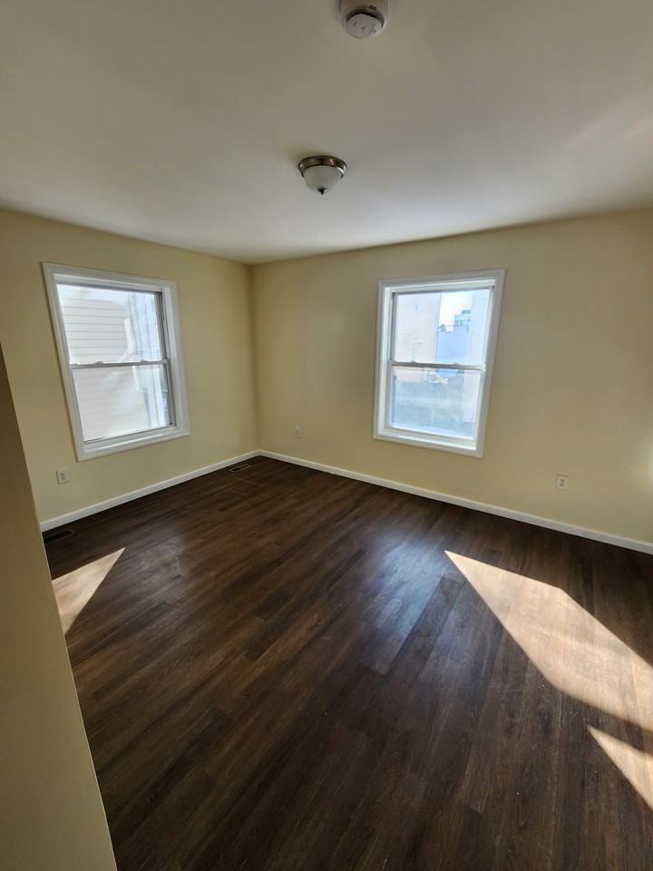 144 Warren St #1 - Photo 3 of 9