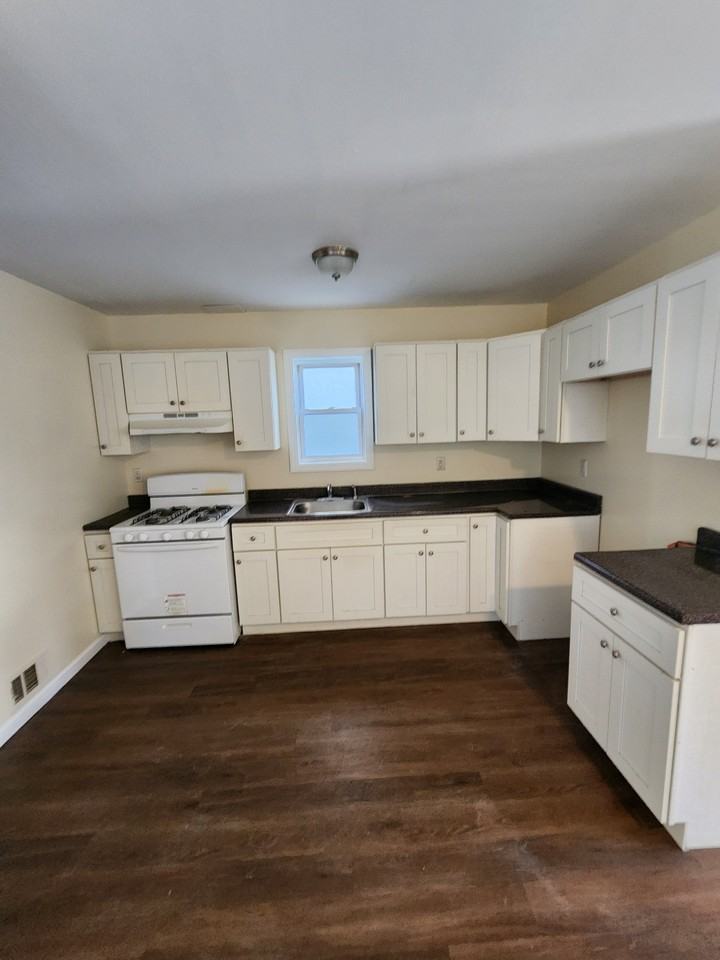 144 Warren St #1 - Photo 5 of 9