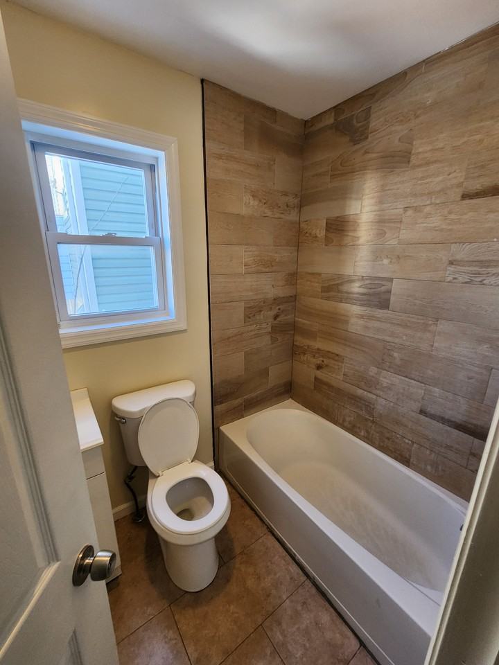 144 Warren St #1 - Photo 6 of 9