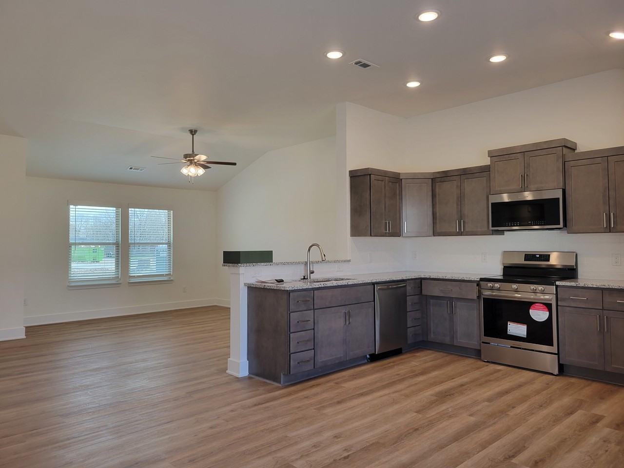 923 N Labrador Ave #NA - Photo 7 of 16