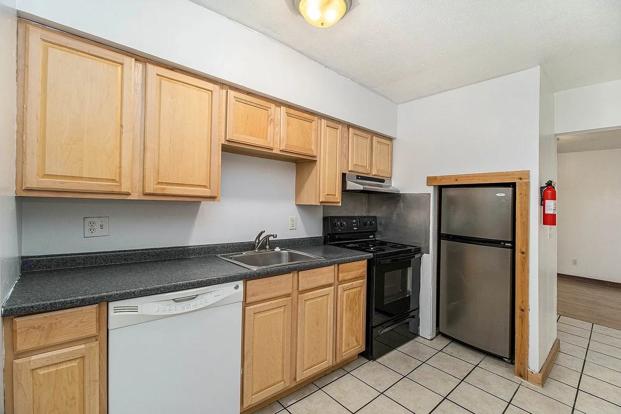 1201 Greenwood Ave #1 - Photo 4 of 7
