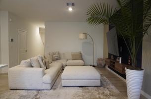 featured image of 385 Nw 9th St