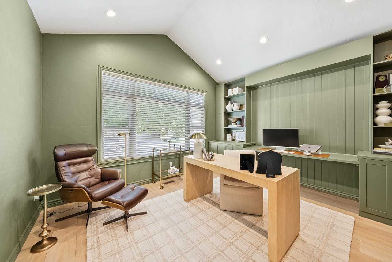 7256 Whitecrest Way - Photo 5 of 25