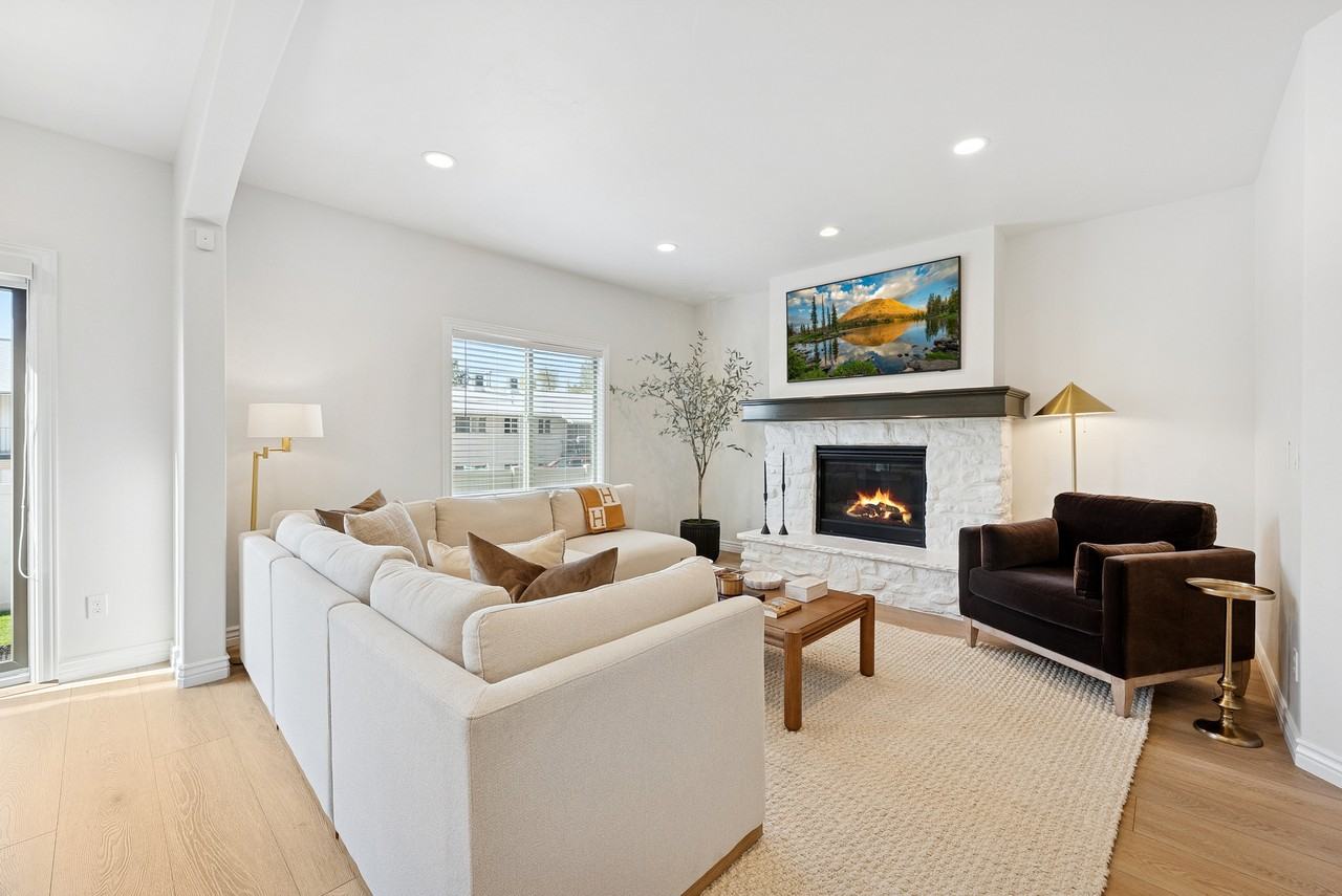 7256 Whitecrest Way - Photo 7 of 25