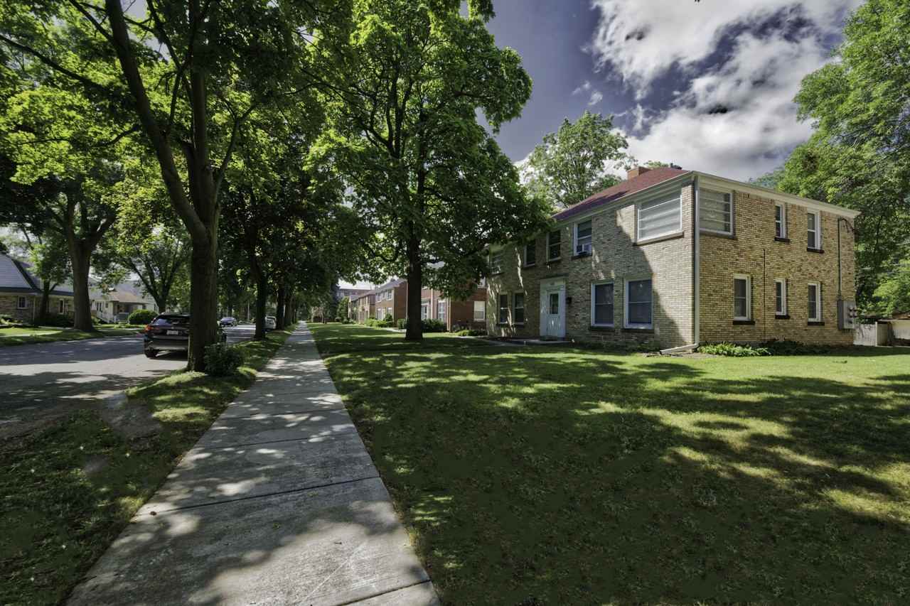 4865 N Mohawk Ave #2 - Photo 3 of 13