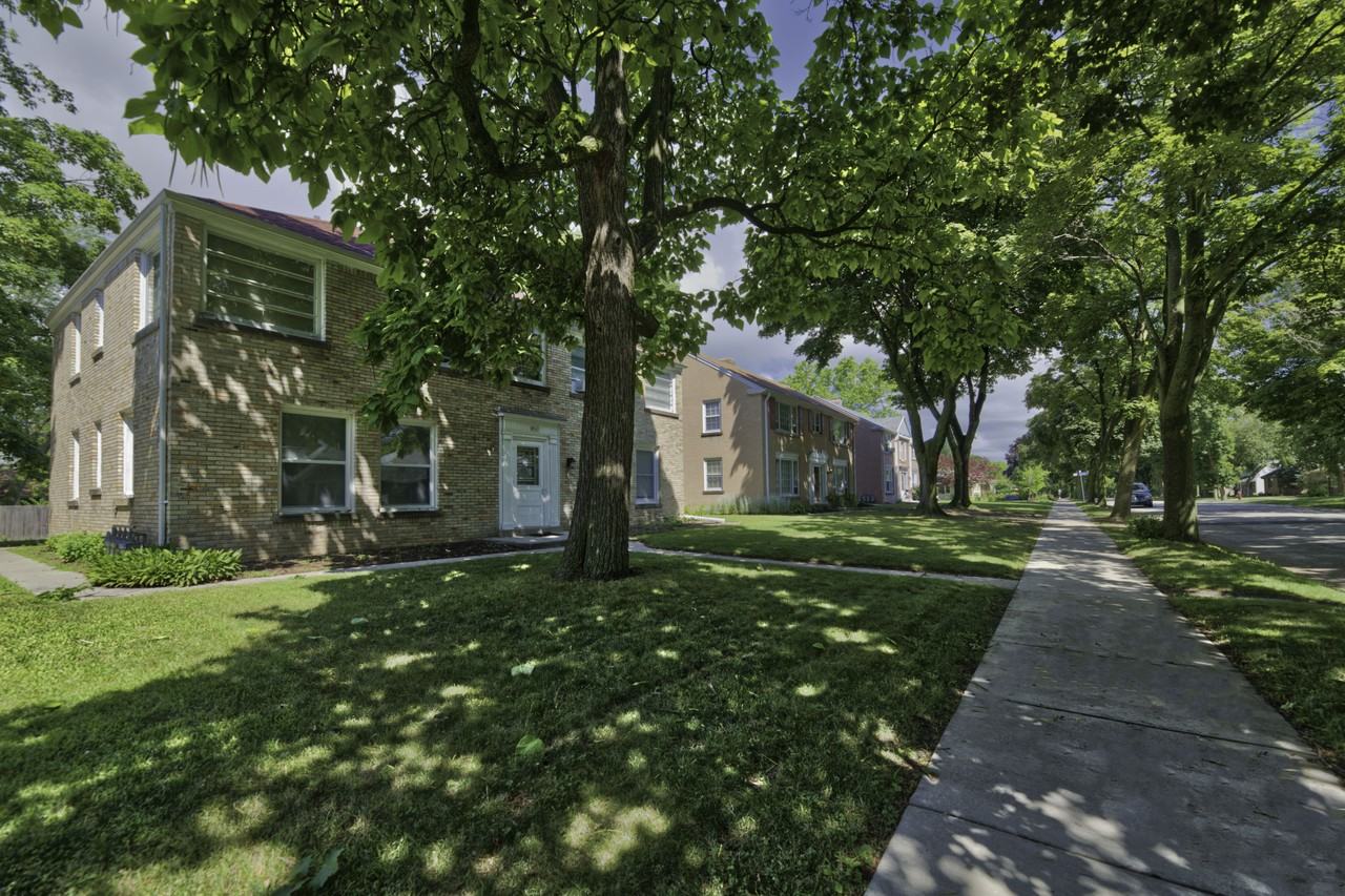 4865 N Mohawk Ave #2 - Photo 4 of 13