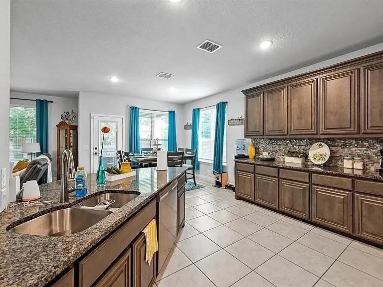 1902 Sunflower Dr #NA - Photo 4 of 30