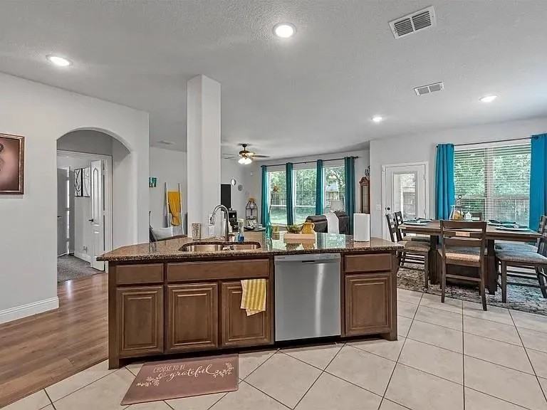 1902 Sunflower Dr #NA - Photo 5 of 30