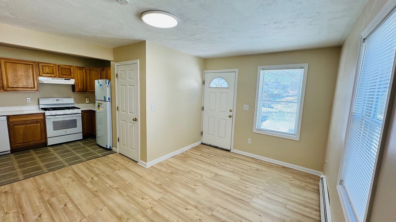 58 Kent St #1 - Photo 3 of 14