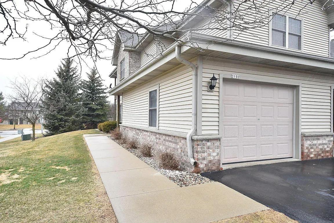 2102 Seminole St #2102 - Photo 2 of 12