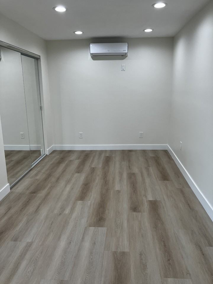 1125 W 81st St #1127 - Photo 2 of 9