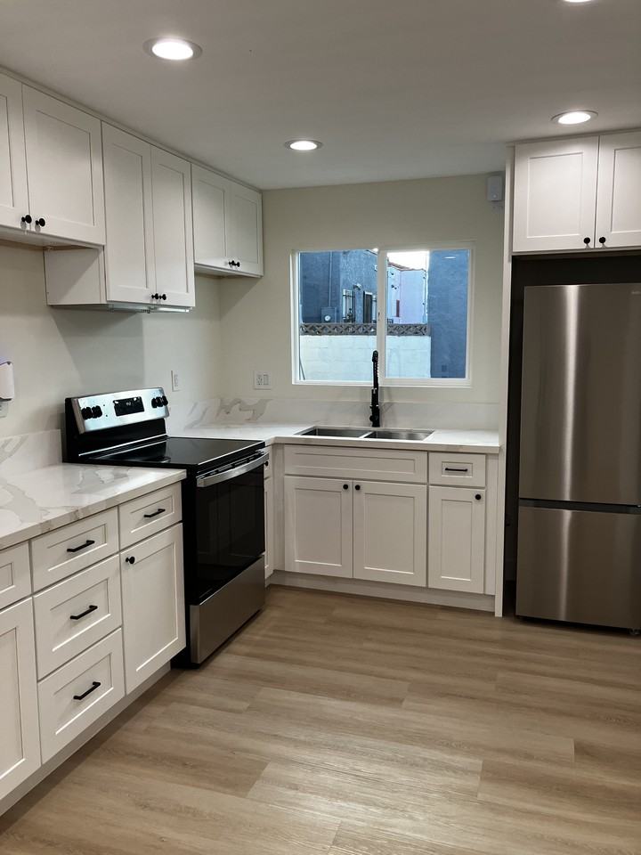 1125 W 81st St #1127 - Photo 4 of 9