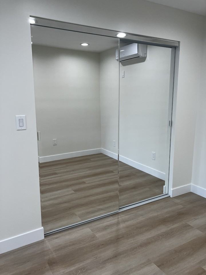 1125 W 81st St #1127 - Photo 5 of 9