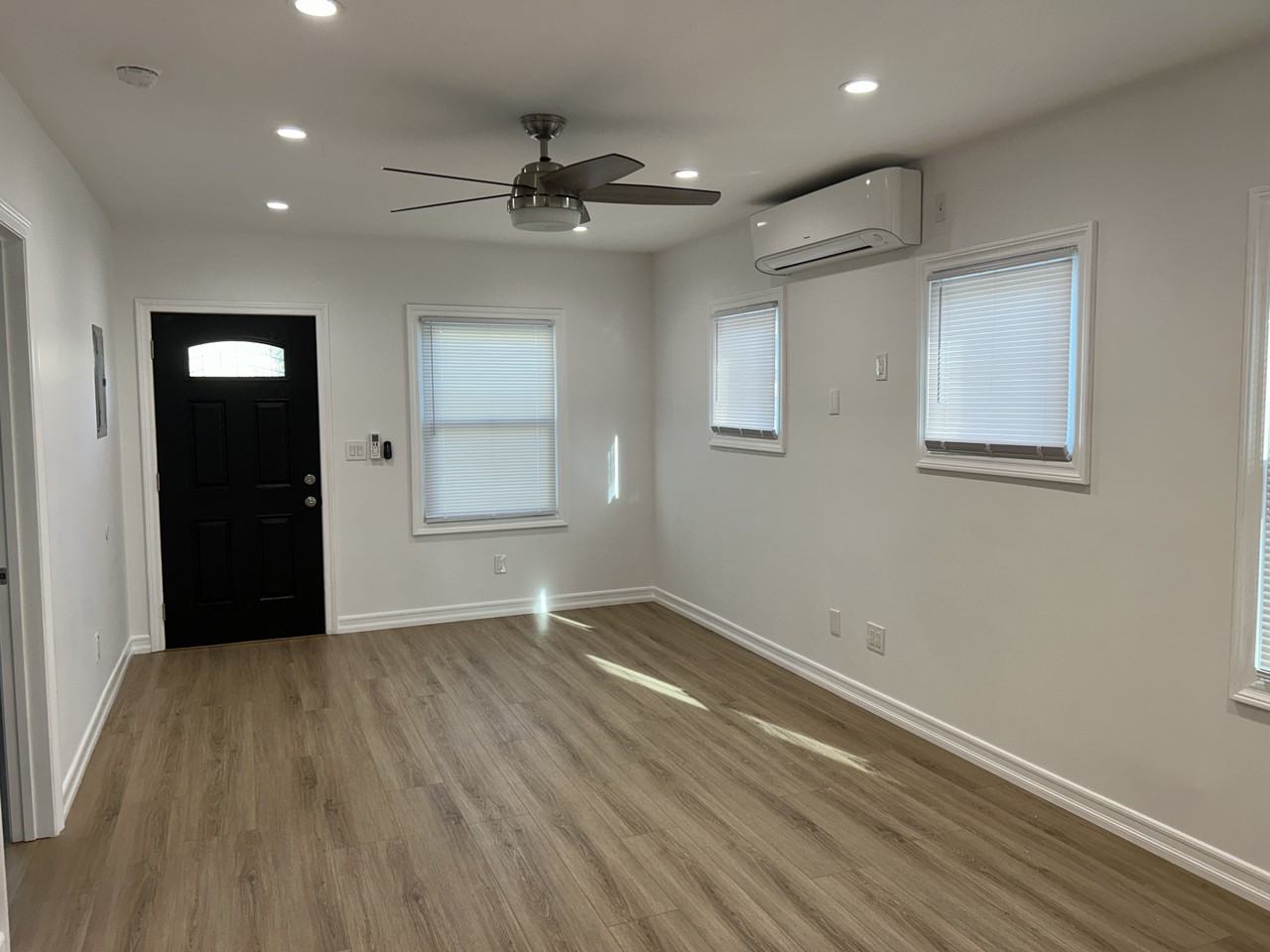 1533 Freeman Ave #NA - Photo 4 of 18