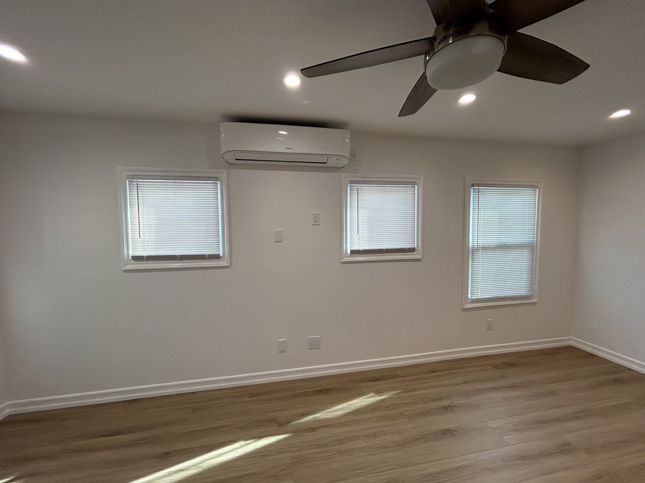 1533 Freeman Ave #NA - Photo 5 of 18