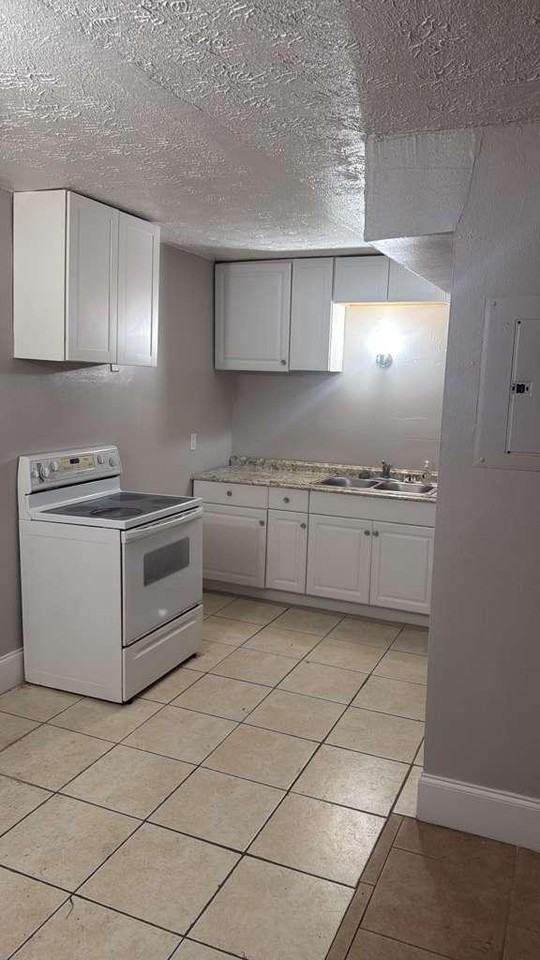 Aria - 1085 Saint Clair St. #6 - Photo 2 of 13