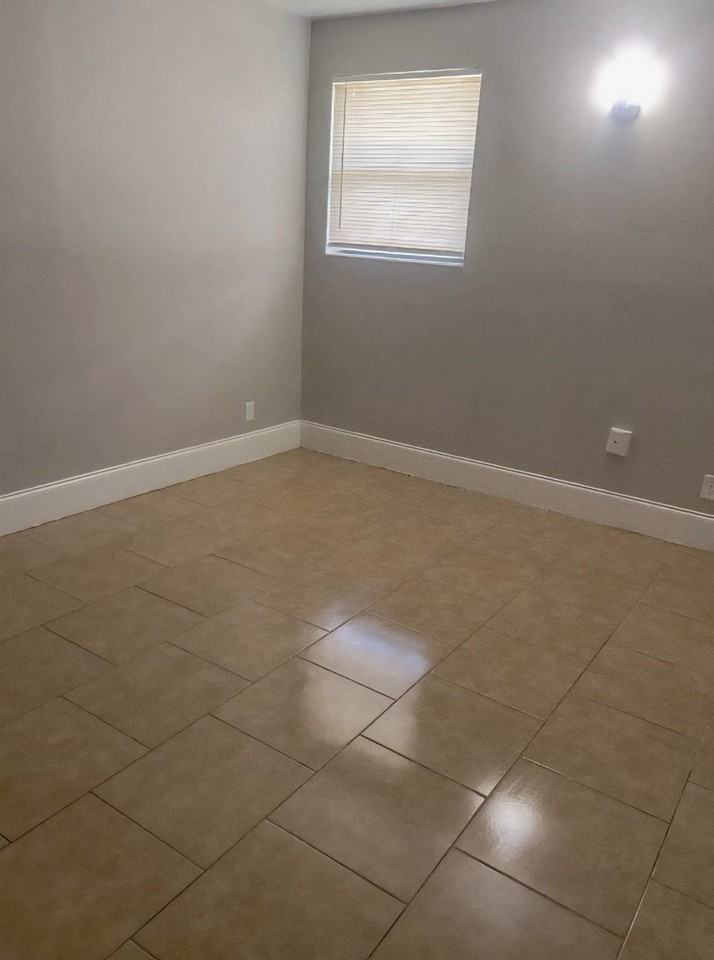 Aria - 1085 Saint Clair St. #6 - Photo 7 of 13