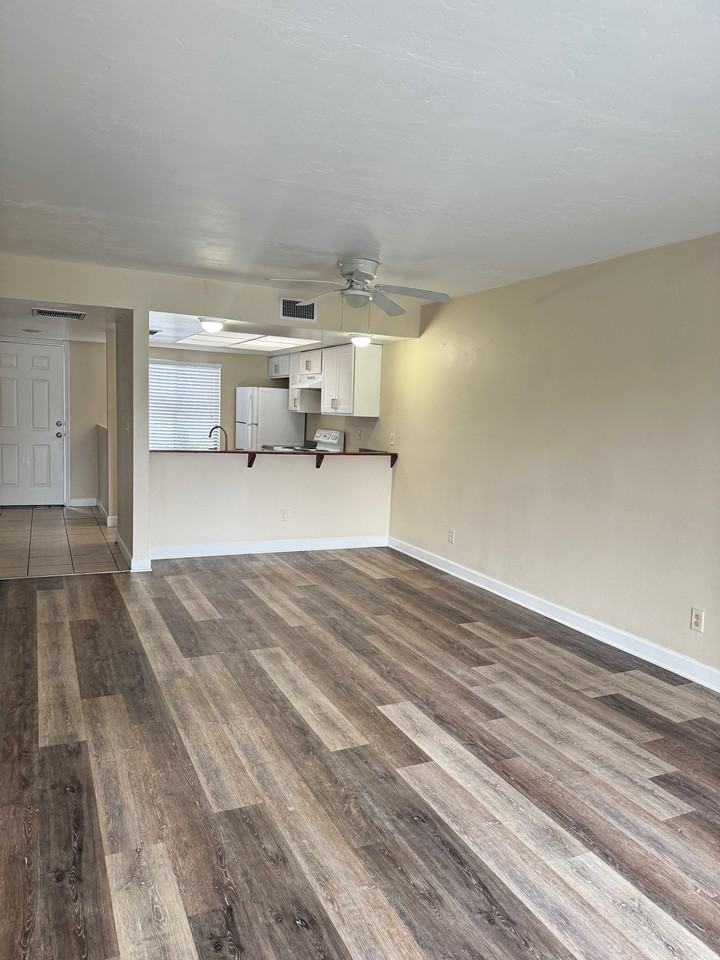 619 SE 13th Ave - Photo 2 of 10