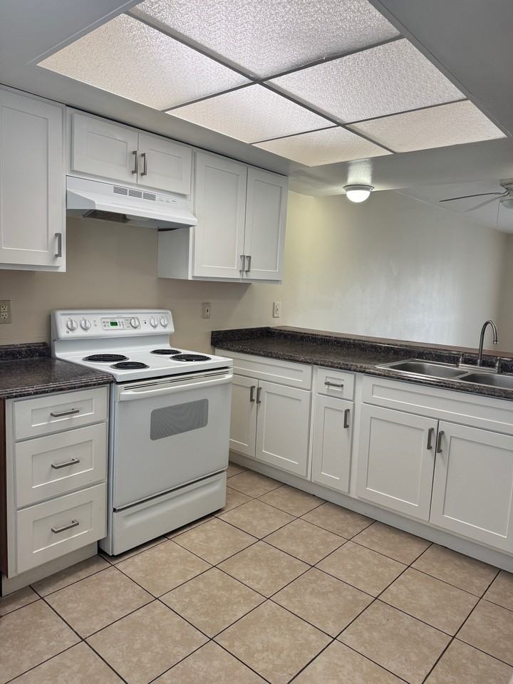 619 SE 13th Ave - Photo 3 of 10