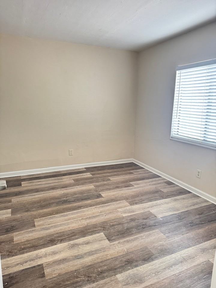 619 SE 13th Ave - Photo 7 of 10