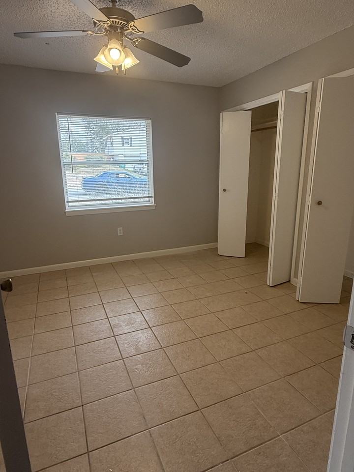 608 West Sunset Boulevard - Photo 7 of 12