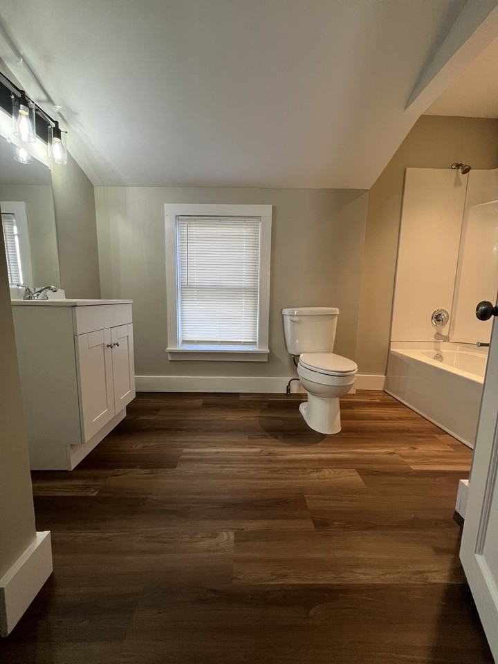 209 North Main Street- APT B - Photo 7 of 8