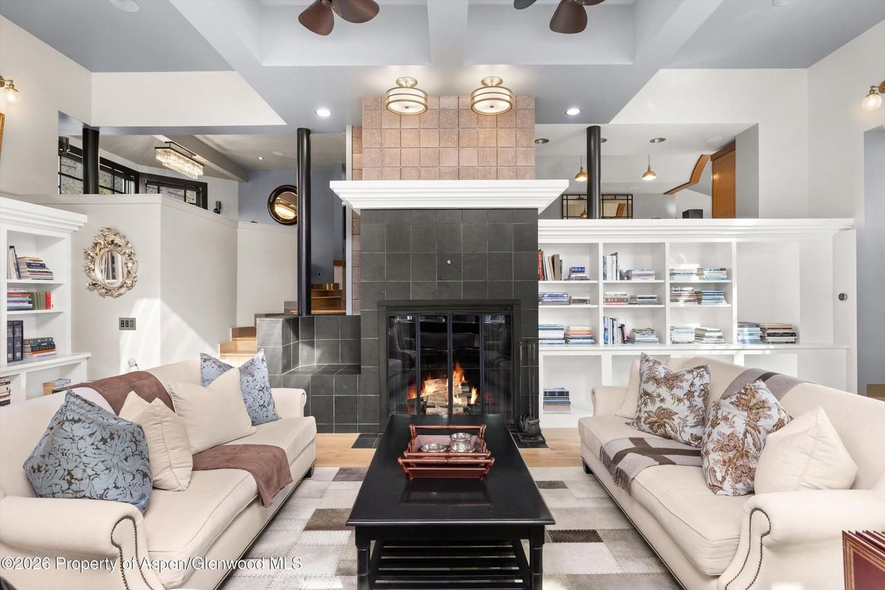 1325 Gateway Rd - Photo 2 of 29