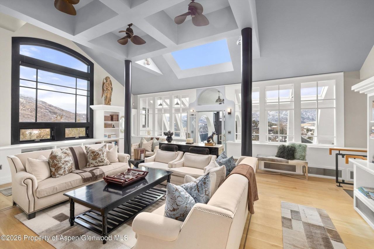 1325 Gateway Rd - Photo 3 of 29