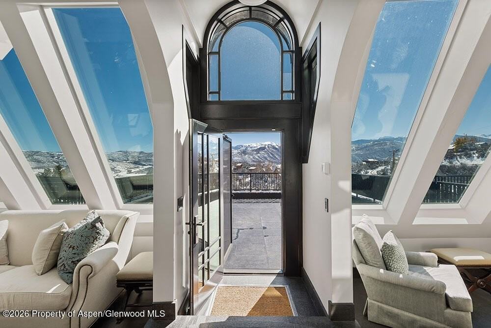 1325 Gateway Rd - Photo 5 of 29