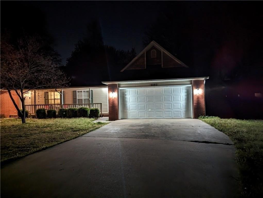 2082 E Farr Ln - Photo 2 of 18