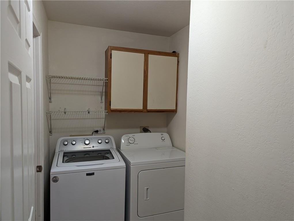 2082 E Farr Ln - Photo 5 of 18