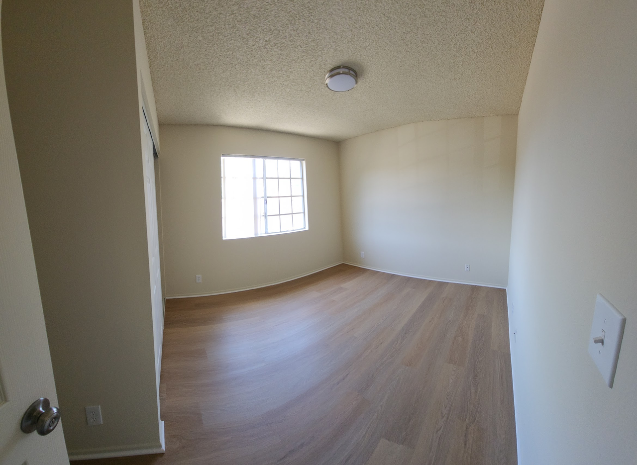 1586 Yosemite Dr. - Photo 3 of 20