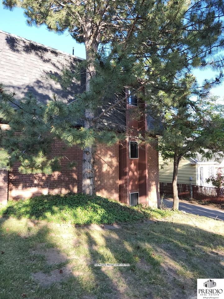 318 N C Street - Photo 3 of 17