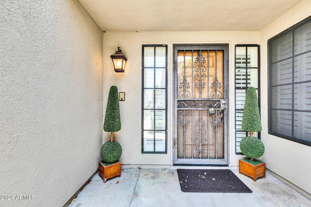 8889 E Meadow Hill Dr - Photo 3 of 38