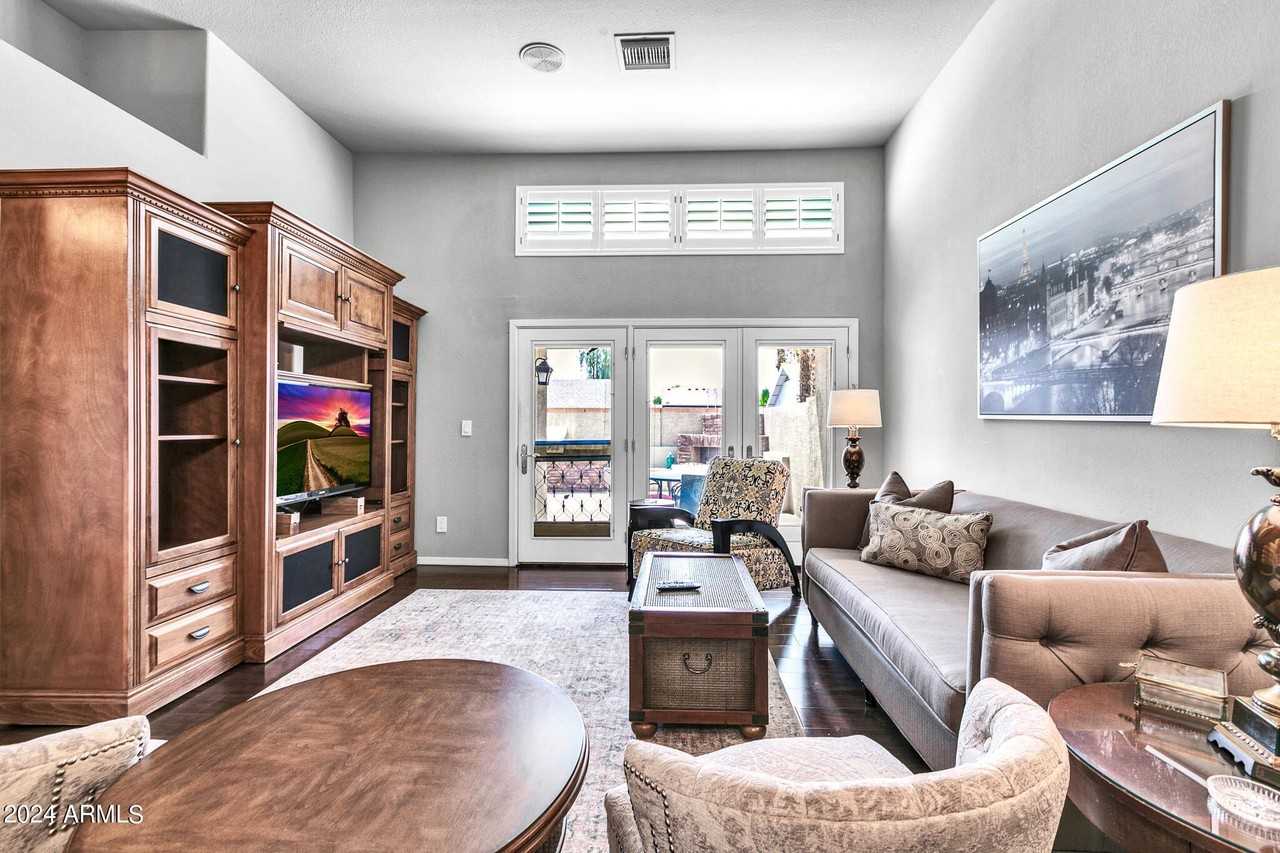 8889 E Meadow Hill Dr - Photo 7 of 39