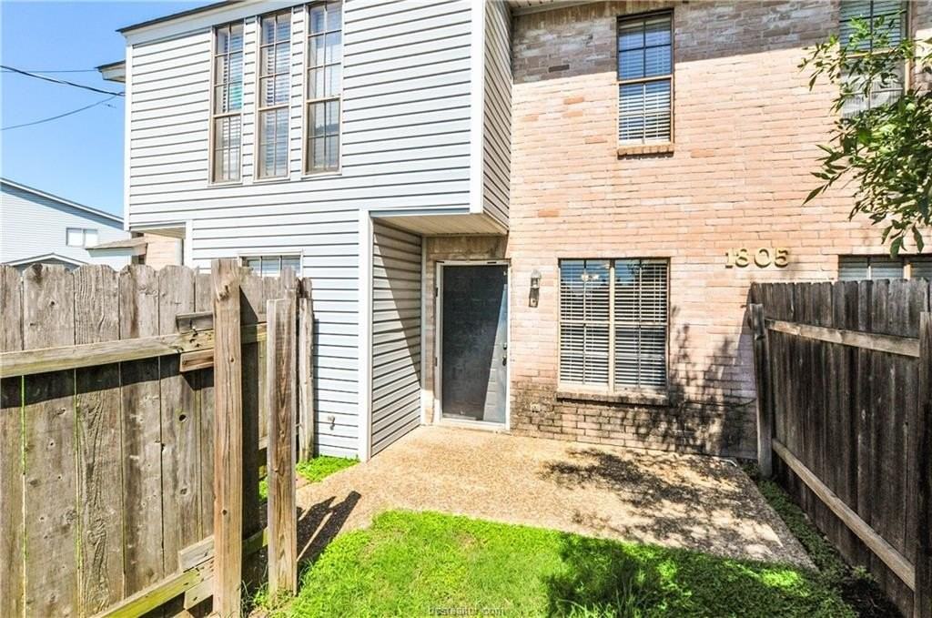 1805 Woodsman Dr #C - Photo 2 of 10