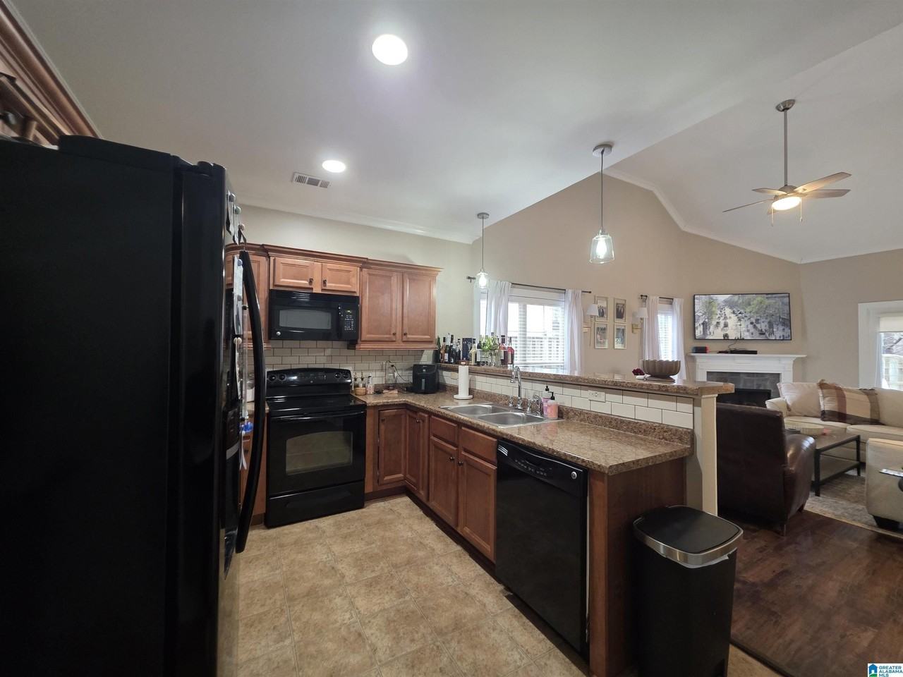 203 Kingston Ct - Photo 6 of 14