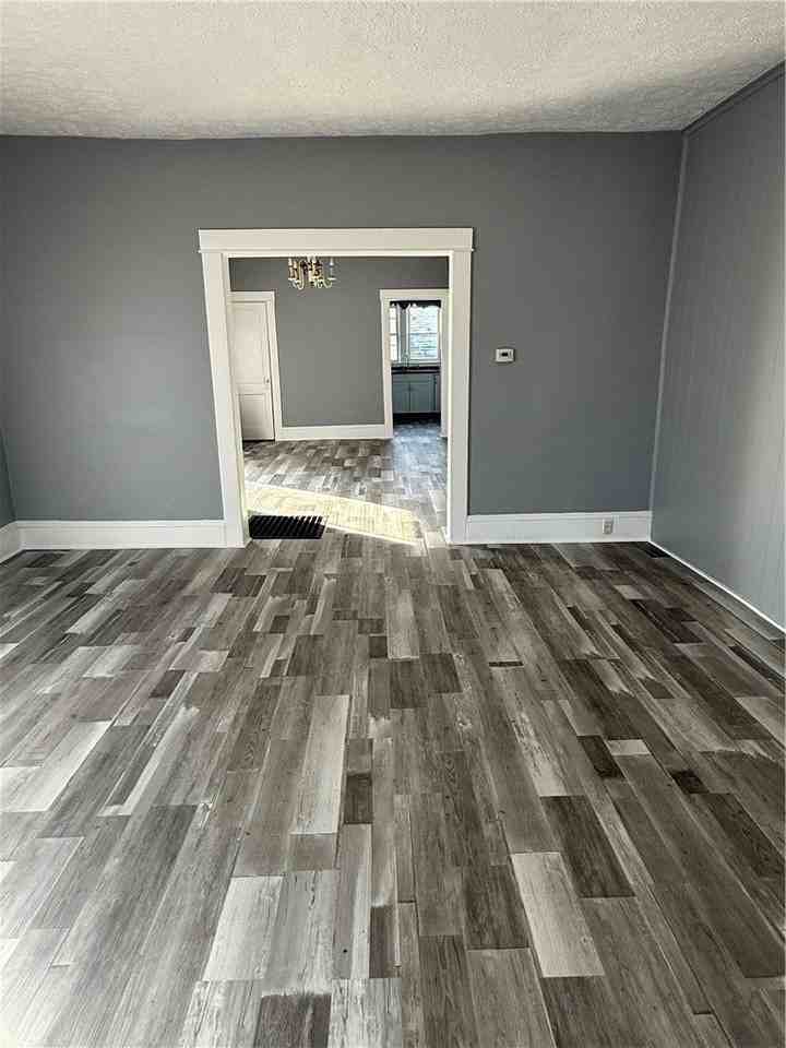 247 Princeton Ave - Photo 4 of 19