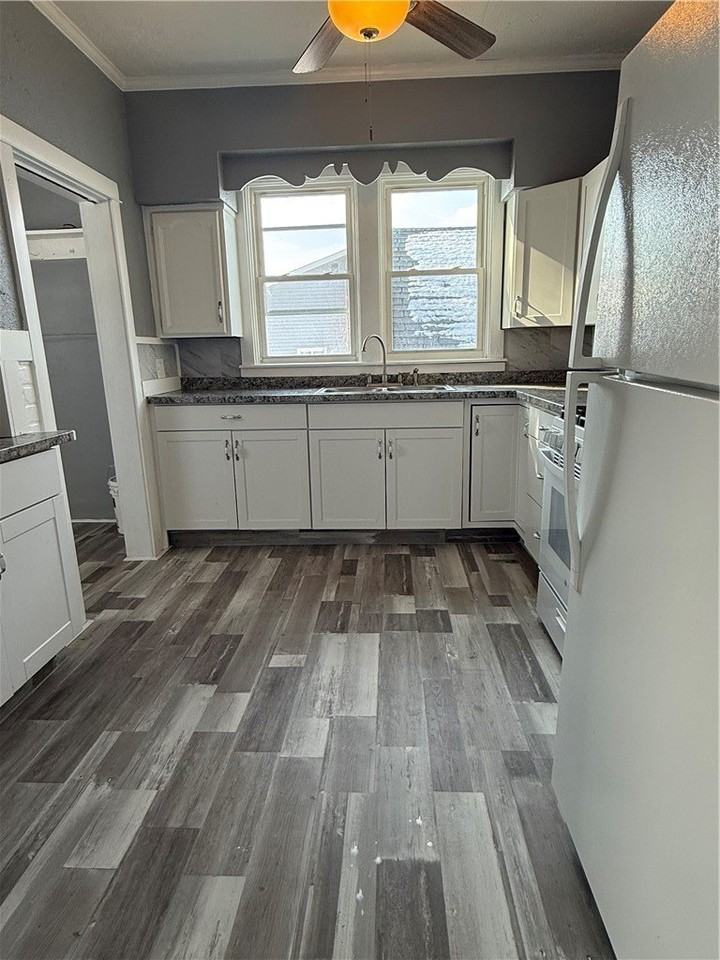 247 Princeton Ave - Photo 5 of 19