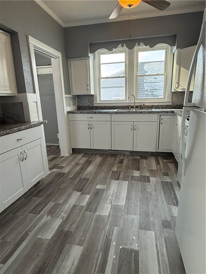 247 Princeton Ave - Photo 6 of 19