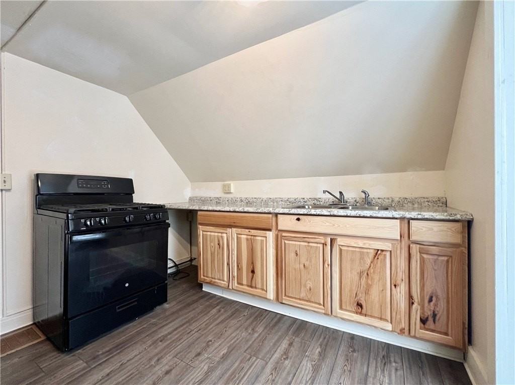 105 Spruce St Apt 3 #3 - Photo 2 of 14