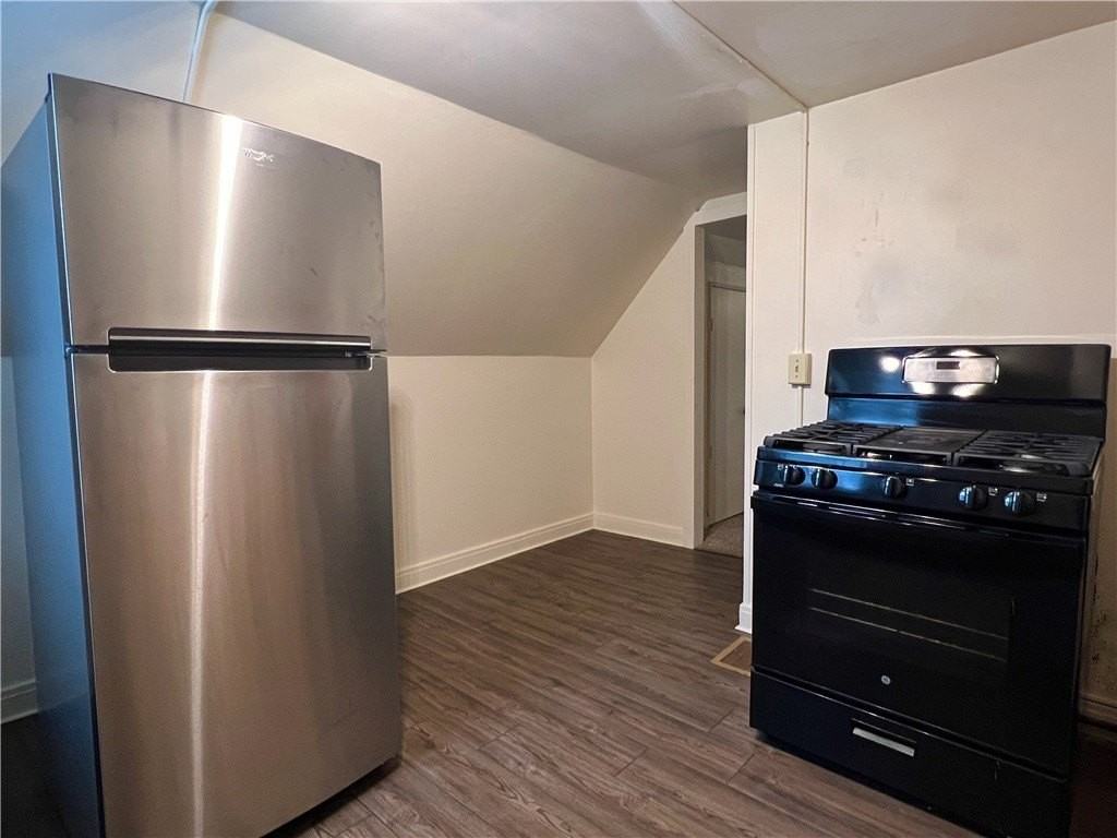 105 Spruce St Apt 3 #3 - Photo 3 of 14