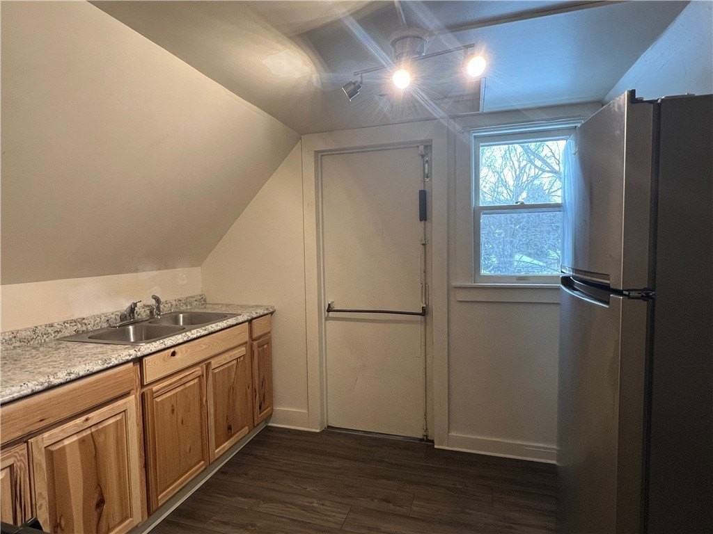 105 Spruce St Apt 3 #3 - Photo 4 of 14